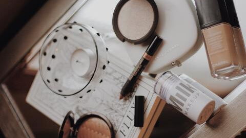 Comment fabriquer son propre parfum d'ambiance ? (Vidéo)