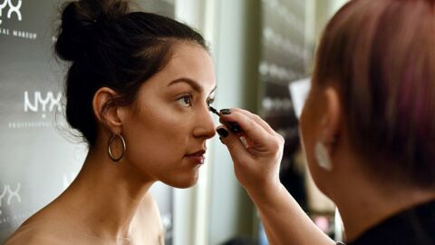 Maquillage des yeux : cette nouvelle technique décalée agite la Toile