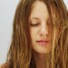 Cure de sébum : est-ce une bonne idée d’arrêter de se laver les cheveux ?