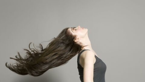 Comment faire pousser les cheveux plus vite : les erreurs à éviter !