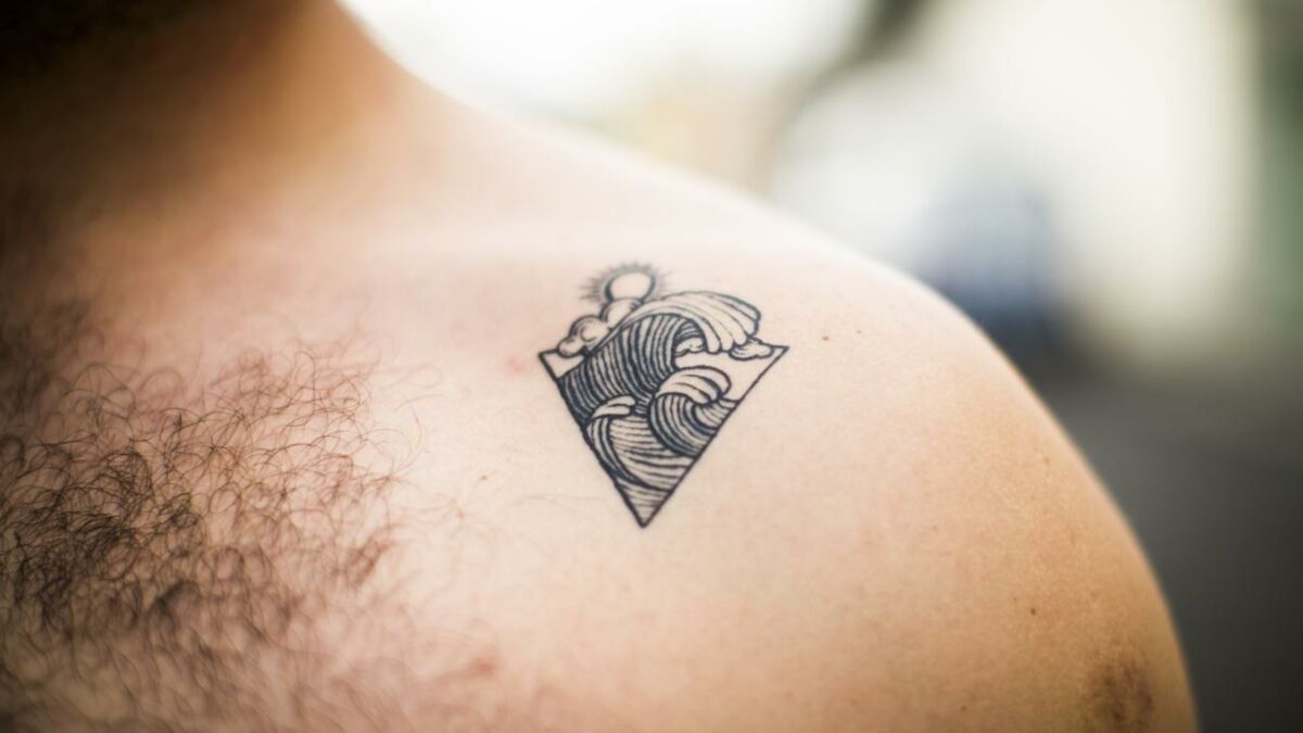 Signe Verseau Tatouage Verseau Femme Tatouage Verseau : les plus belles idées pour arborer ce signe du zodiaque