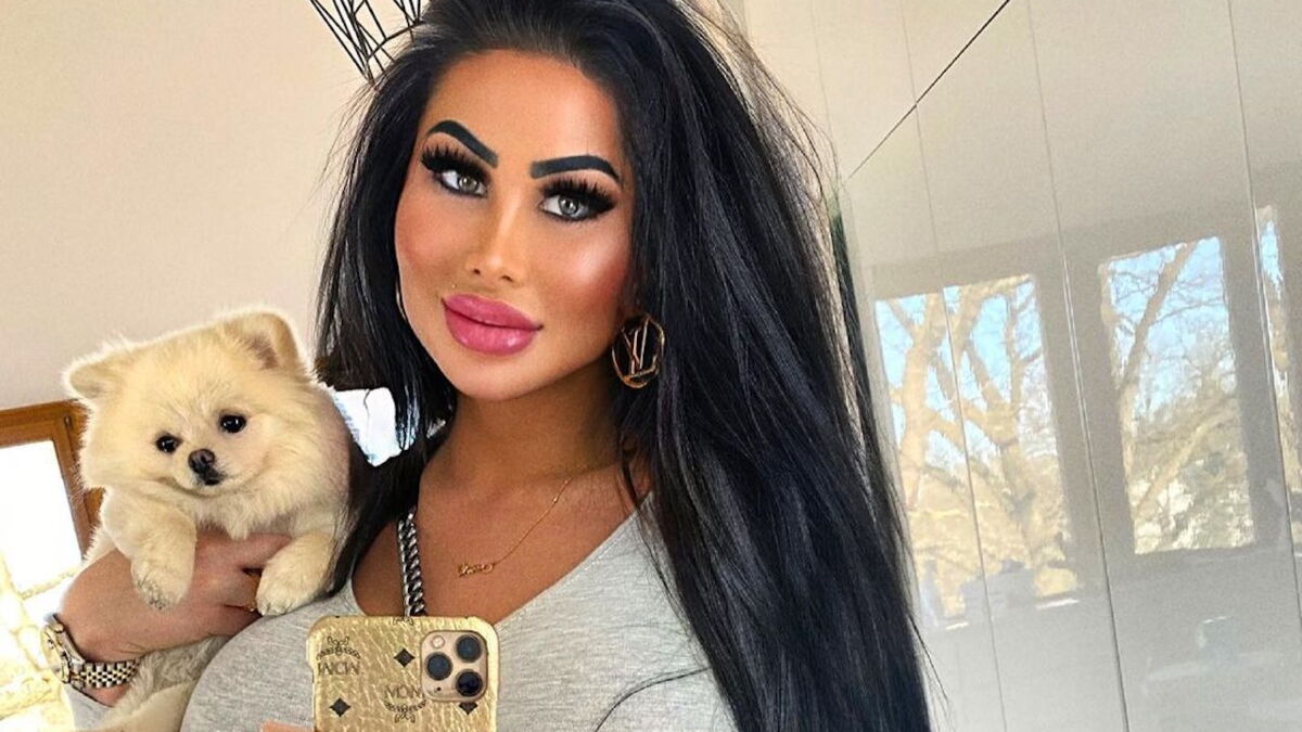 Paris Herms : cette Barbie allemande s'est fait faire une poitrine de 4 kilos