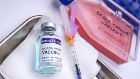 Vaccin AstraZeneca : l'agence du médicament confirme le risque de thrombose "rare