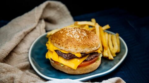 La recette du cheeseburger comme chez McDonald's