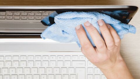 Comment nettoyer parfaitement son écran d'ordinateur sans l'abîmer ? (Vidéo)