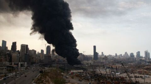 Beyrouth : un incendie énorme, un mois après les explosions