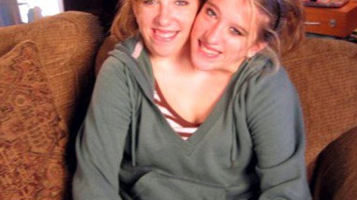 Les Soeur Siamoise Abby Et Brittany 15 choses étonnantes que vous ignorez sur les célèbres sœurs Abby et  Brittany Hensel