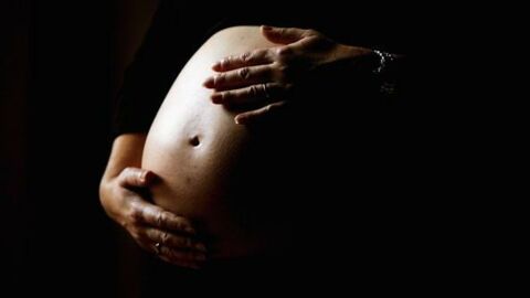 Une jeune fille tombe enceinte en étant encore vierge