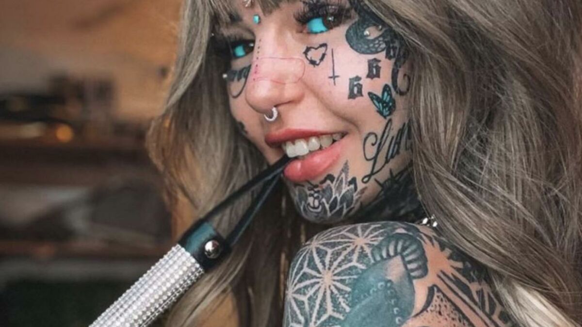 Femme Tatouée Visage Une femme recouvre son corps de tatouages pour se sentir mieux dans sa peau  (PHOTOS)