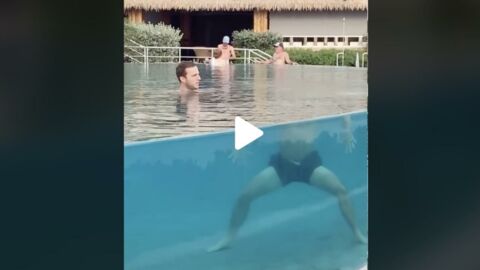 Illusion d'optique : cet homme perd sa tête alors qu'il se baigne dans une piscine