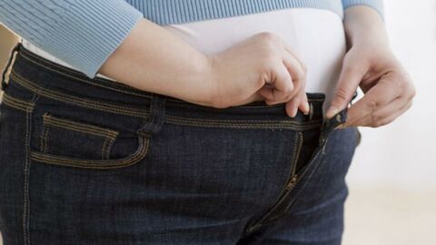 Cette femme pèse 100 kilos et découvre un régime qui la transforme (VIDÉO)