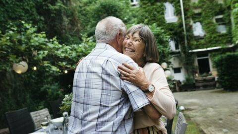 “Je suis encore sous le charme” : cet homme âgé de 86 ans retrouve la “jolie dame” du bus