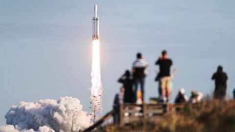 Espace : un morceau de fusée chinoise se dirige tout droit sur la Terre