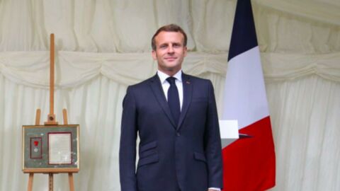 Emmanuel Macron a fait changer le bleu du drapeau français, voici pourquoi