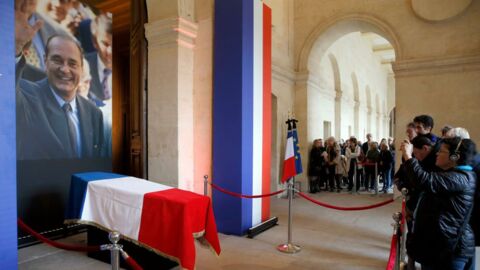 Mort de Jacques Chirac : les Français se recueillent sur le cercueil de l'ancien président
