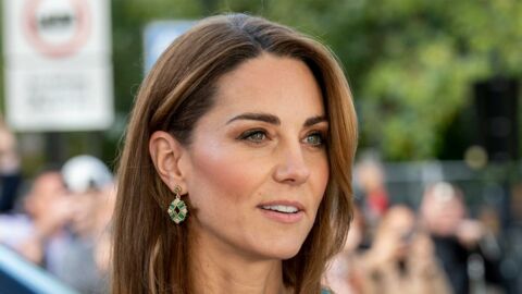 Kate Middleton sublime dans une longue robe verte ! (Vidéo)