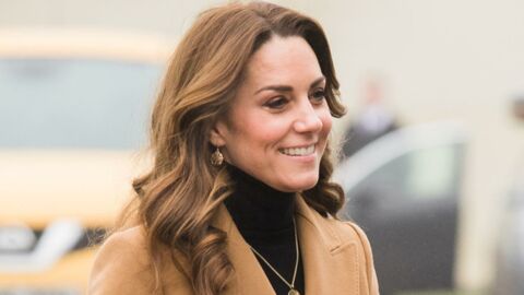 Kate Middleton recycle une robe-manteau et elle est sublime ! (Vidéo)