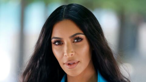 Kim Kardashian dévoile sa poitrine par accident ! (Vidéo)