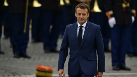 Emmanuel Macron : une affiche le représente en Hitler, une enquête ouverte