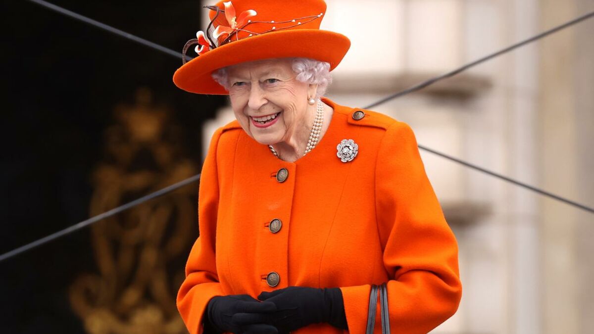 Damn it Vacant here Pourquoi la Reine Elizabeth II portait-elle toujours des couleurs flashy ?