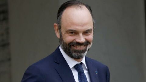 Pourquoi la barbe d'Edouard Philippe blanchit-elle ? Le Premier ministre se confie sur sa maladie !