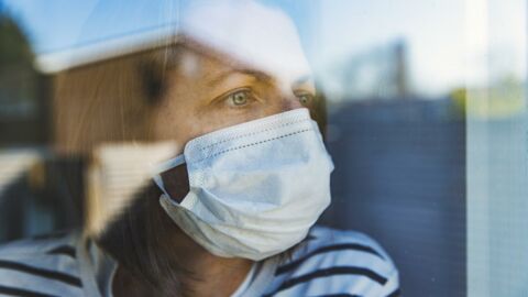 Coronavirus : vers le port du masque "systématique" en France ?