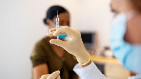 Covid-19 : quels pays imposent déjà la vaccination ?