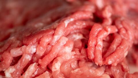 Rappel produit : ces lots de viande hachée vendus en grande surface contaminés par une bactérie