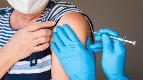 Covid-19 : quels sont les effets secondaires de la troisième dose de vaccin ? 