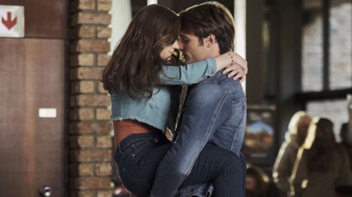 The Kissing Booth 3 Enceinte The Kissing Booth : Joey King évoque son premier baiser gênant avec Jacob  Elordi