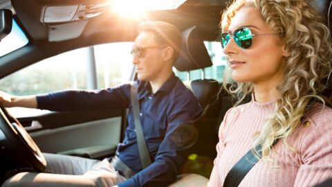 Couple : pourquoi les femmes préfèrent laisser leur partenaire conduire ?