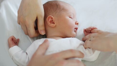 Maternité : une "baby box" bientôt offerte aux jeunes parents