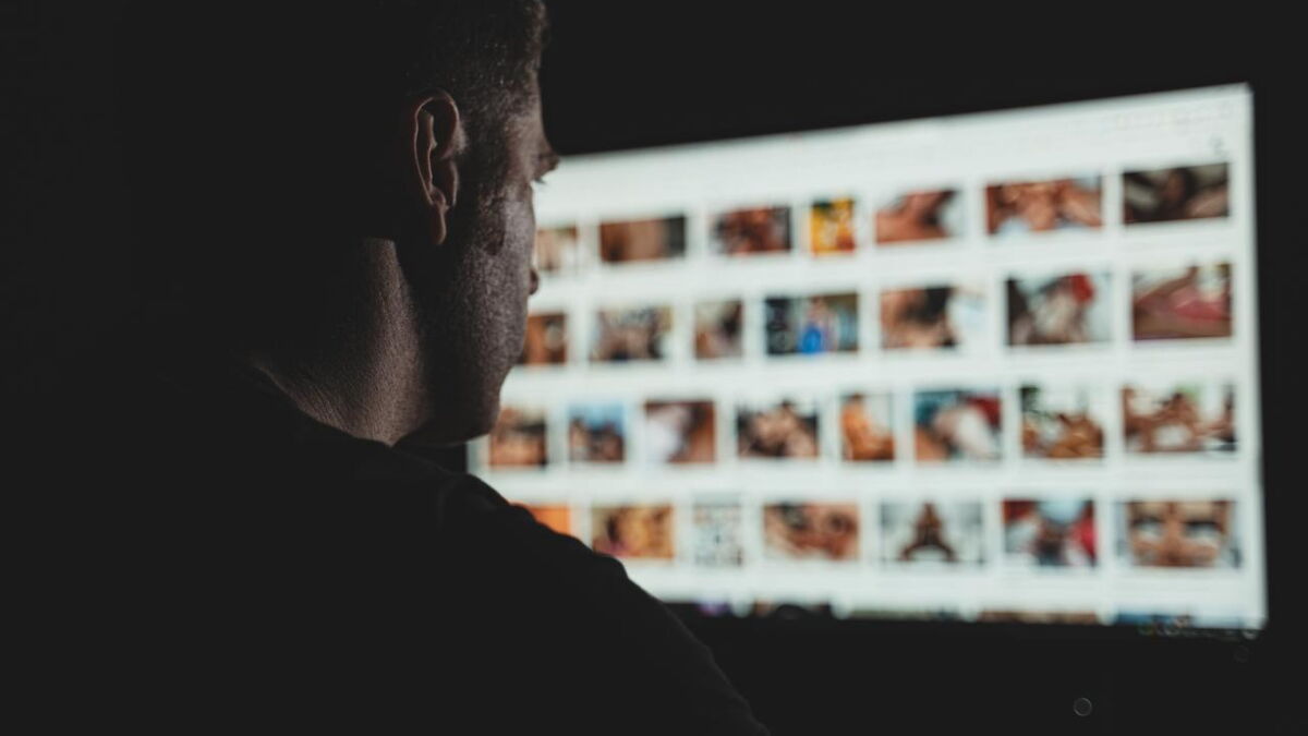 Jacquie et Michel le propriétaire du site pornographique placé en garde à vue pour viols et