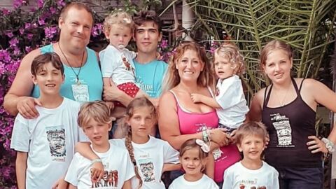 Familles nombreuses, la vie en XXL : la tactique de choc des Van Der Auwera pour partir en vacances avec 11 enfants 