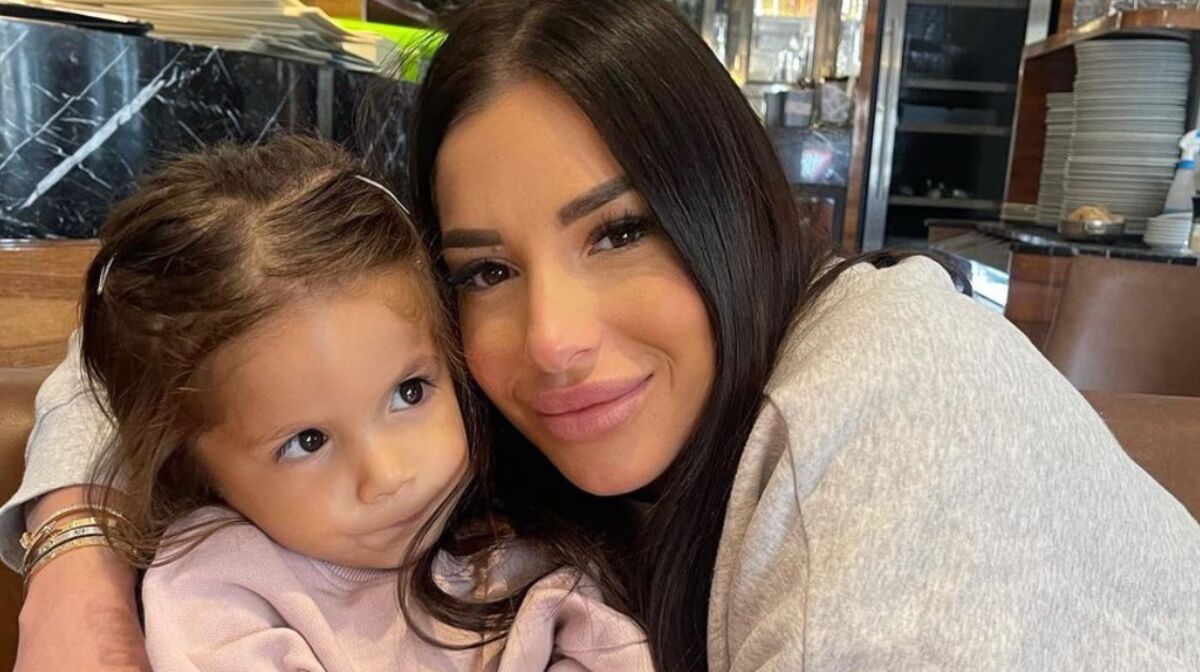 Le Mari De Liam Di Benedetto Je suis effondrée" : Liam (Les Marseillais) annonce que sa fille Joy 4 ans  sera handicapée à vie