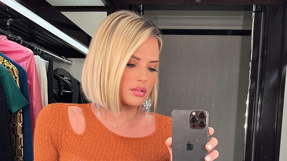 Pull Kelly Vedovelli Cyril Hanouna Kelly Vedovelli (TPMP) : sa tenue jugée trop provocante, elle doit se  changer en urgence