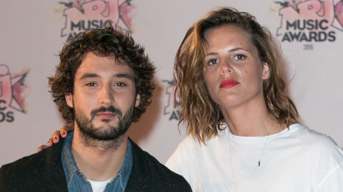 Chanson Secrete Laury Thilleman Jeremy Frerot La Chanson Secrète : Laury Thilleman surprend Laure Manaudou et Jérémy  Frérot, les internautes très gênés