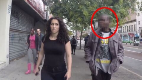 In New York setzt sich diese Frau der alltäglichen Belästigung auf der Straße aus. Mit allen Sprüchen hatte sie allerdings nicht gerechnet …