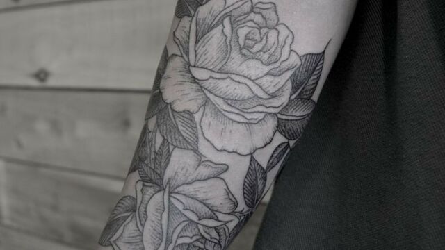 Unterarm tattoo frau rosen