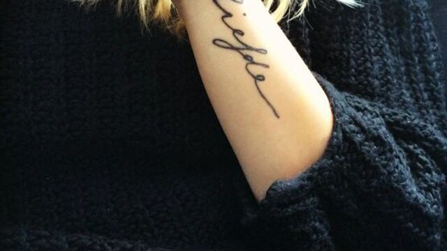 Arm schriftzug tattoo frau Tattoo Motive