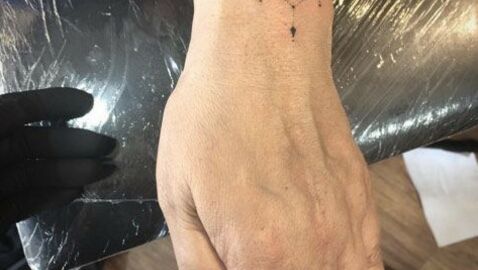 Armband-Tattoos: Klein, fein und ein echter Hingucker