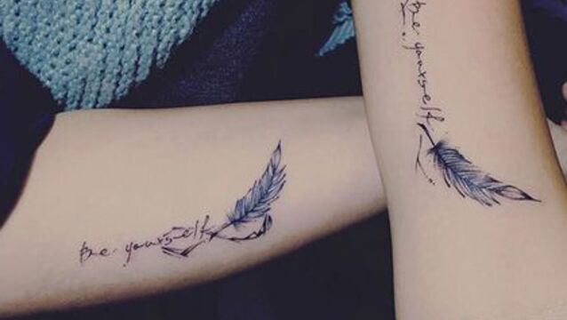 Rippen frauen tattoos Tattoo schulter