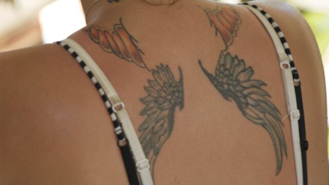Tattoo engelsflügel nacken