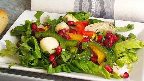 Essen im Flugzeug - Nikos Loukas macht den Härtetest