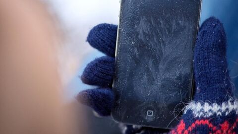 So schützt du dein Smartphone richtig vor dem Kältetod