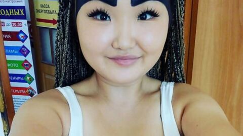 Anzhelika Protodyakonova: Russische Beauty-Bloggerin mit großen Augenbrauen