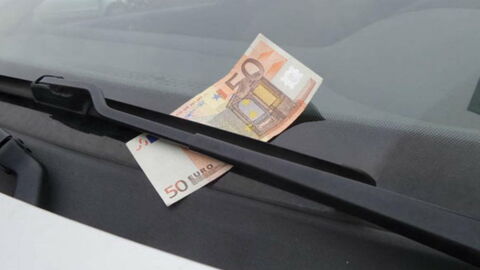 50-Euro-Geldschein an der Windschutzscheibe vom Auto: Was tun?