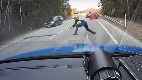 Die Polizei stoppt Raser mit einer genialen Methode!