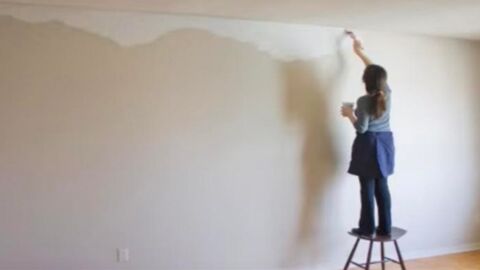 Das hat man davon, wenn man Frauen die Wand im Wohnzimmer streichen lässt...