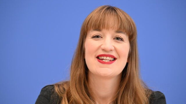 Heidi Reichinnek, Politik, Die Linke, Bundestagswahl, Regierung, Tattoo, Rosa Luxemburg, Nofretete